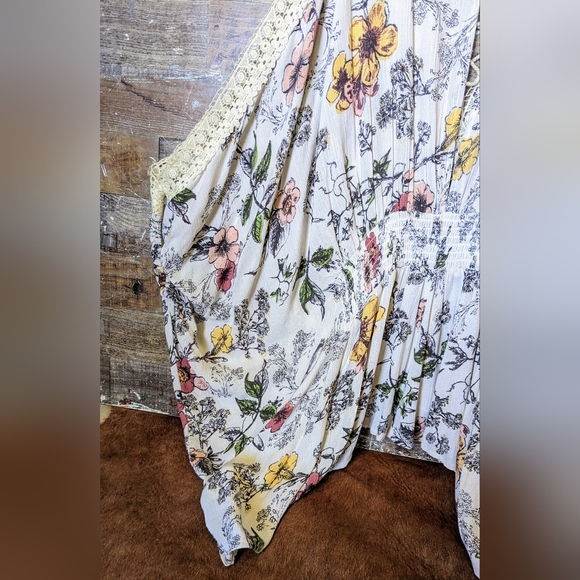 Coco & Jaimeson Floral Cold Shoulder W Ties And Crochet Trim - Picture 12 of 16